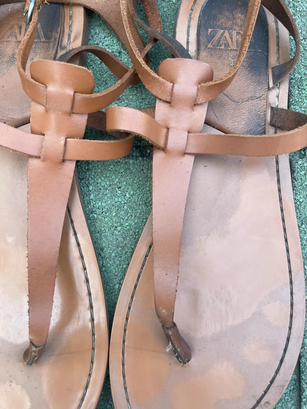 Nus pieds camel